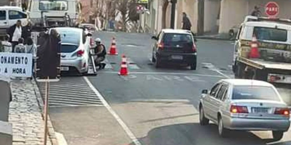 Imagem ilustrativa da imagem Prefeitura inicia ‘reboque’ de carros no trajeto da tocha
