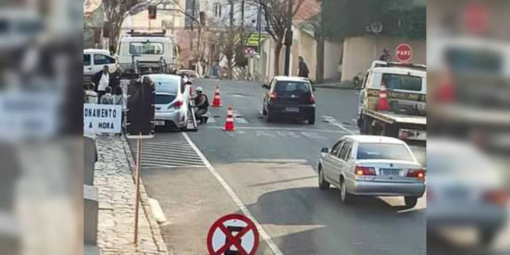 Imagem ilustrativa da imagem Prefeitura inicia ‘reboque’ de carros no trajeto da tocha