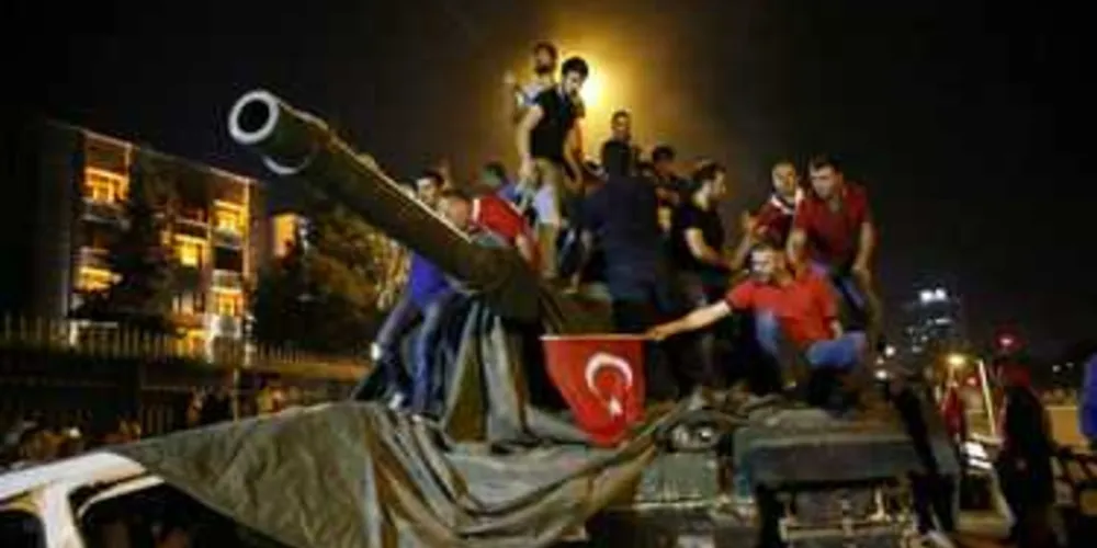 Imagem ilustrativa da imagem Tentativa de golpe deixa 265 mortos na Turquia
