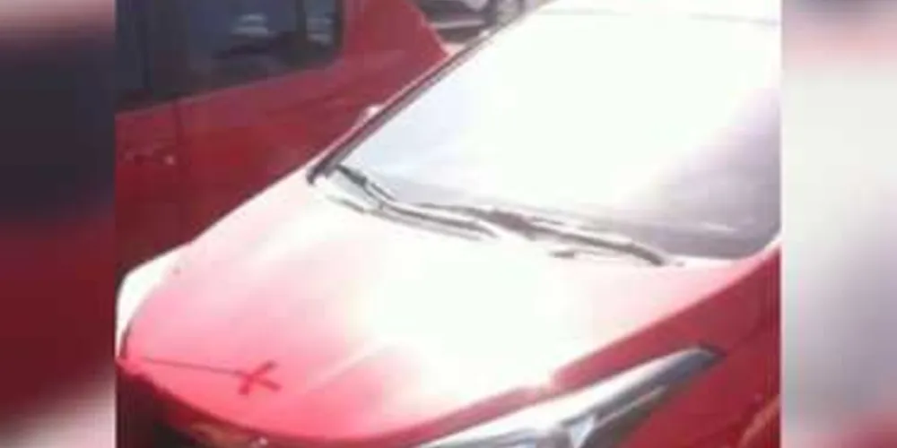 Imagem ilustrativa da imagem Dupla cerca e rouba carro na Carlos Cavalcanti
