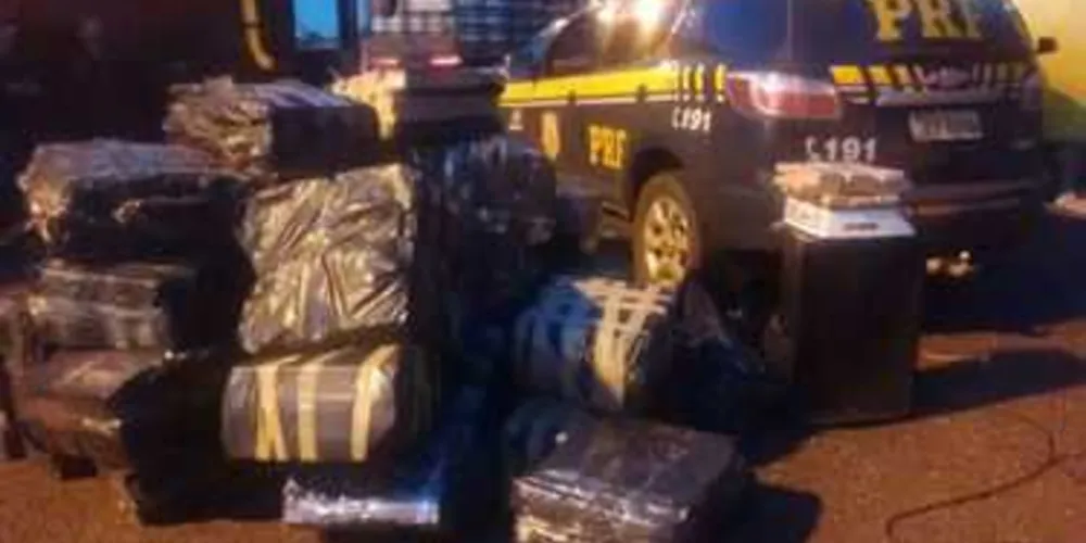 Imagem ilustrativa da imagem Banda é flagrada no PR com 1,4 tonelada de maconha em ônibus