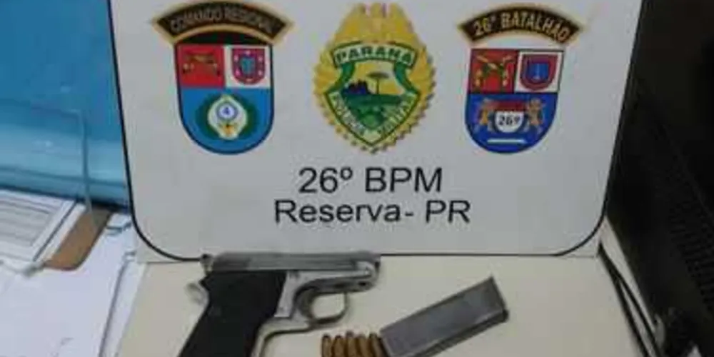 Arma foi apreendida e motocicleta recuperada em Reserva