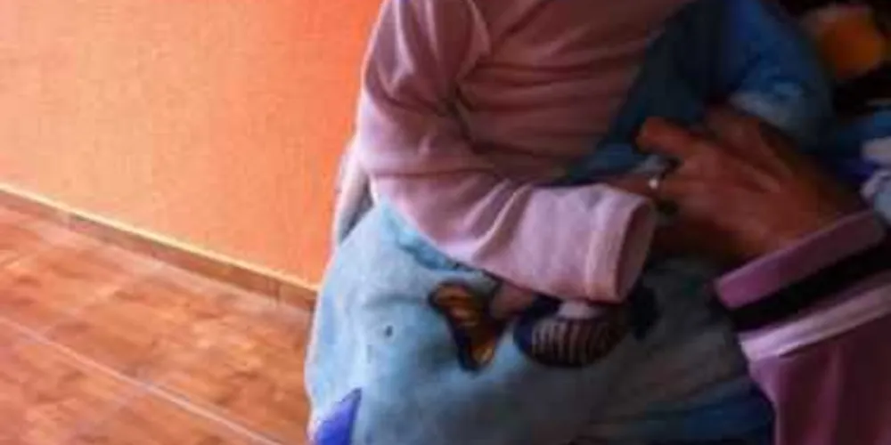 Imagem ilustrativa da imagem Mãe e padrasto são presos por abuso sexual do filho de um ano