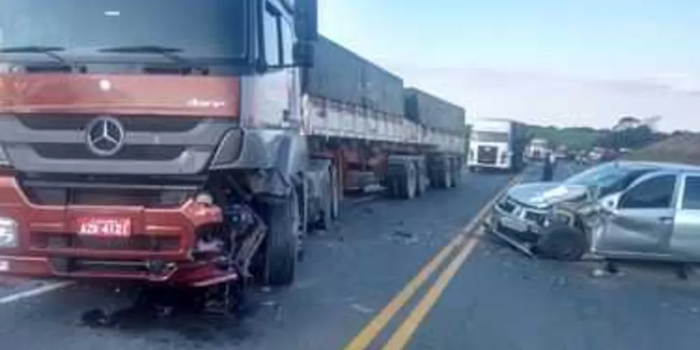 Imagem ilustrativa da imagem Motorista fica ferido em colisão na PR-092 em Jaguariaíva