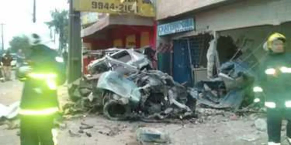 Imagem ilustrativa da imagem Ao menos três morrem em acidente no PR ao voltar de festa