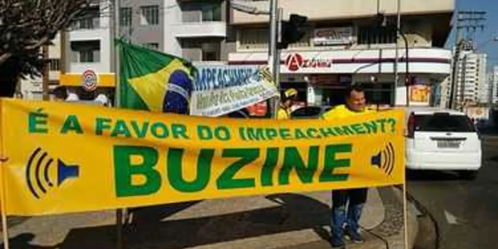 Manifestantes iniciam concentração na Praça dos Polacos, no centro da cidade