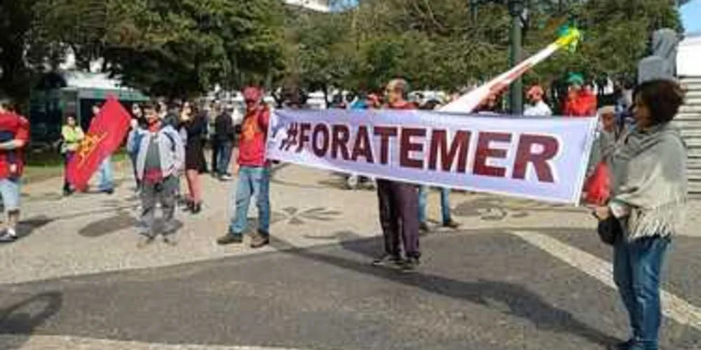 Grupo se reuniu na praça Barão de Guaraúna no Centro da cidade