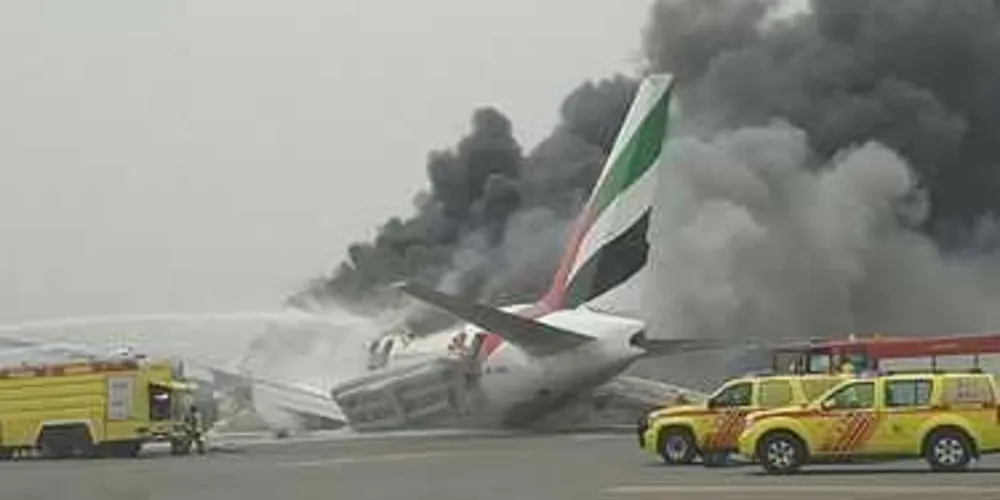Imagem ilustrativa da imagem Avião com 300 pessoas pega fogo após pouso em Dubai