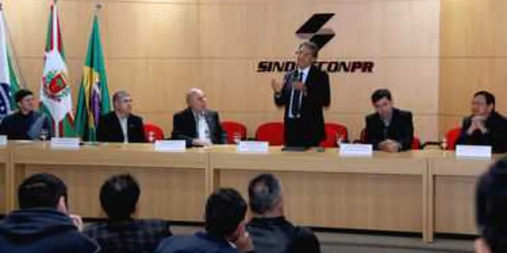 Secretário de Estado de Infraestrutura e Logística, José Richa Filho, durante reunião com a diretoria e de empresas associadas do Sinduscon-PR