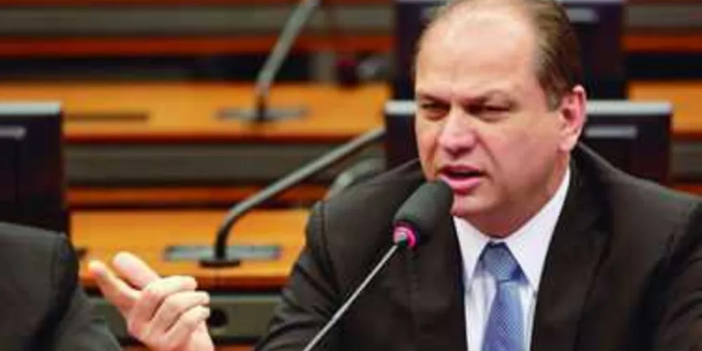 Ministro da Saúde defende um plano de saúde com custos menores