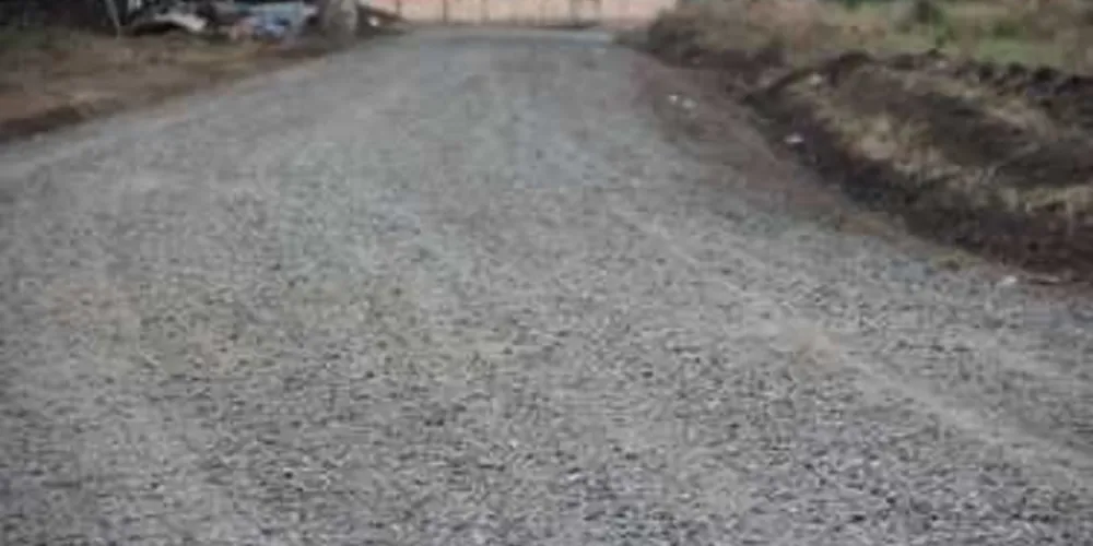 Ruas do bairro Engenheiro Gutierrez recebem obras