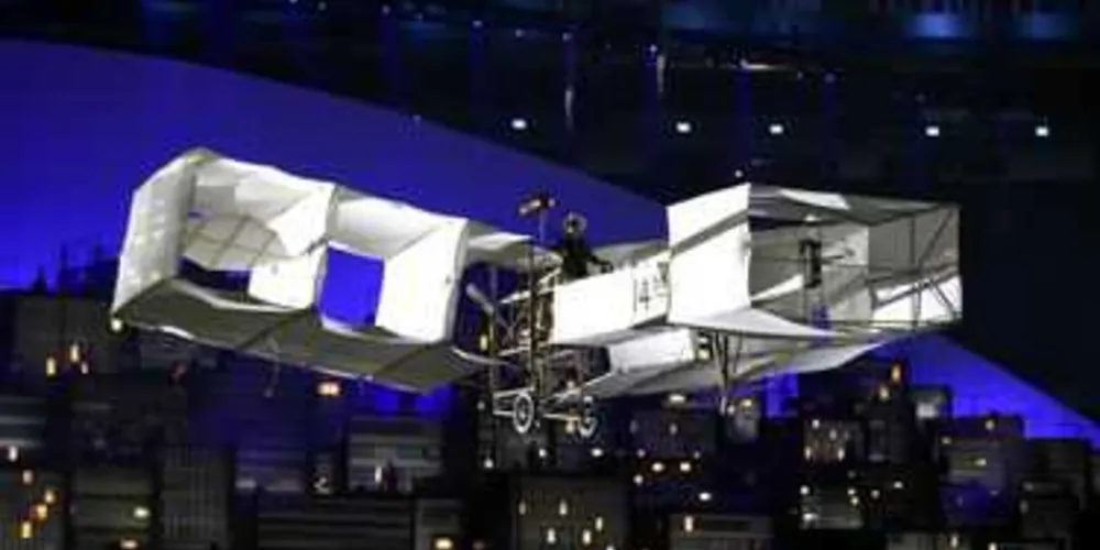O avião voou pelo Maracanã e a bossa nova continuou a dar o tom da festa com a exaltação das curvas do Rio 