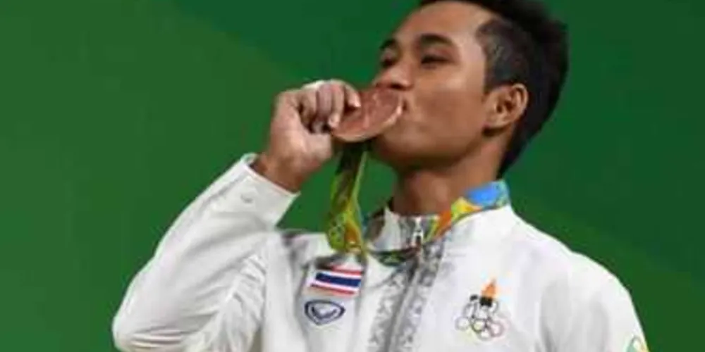 Imagem ilustrativa da imagem Avó de medalhista tailandês morre ao celebrar vitória pela TV
