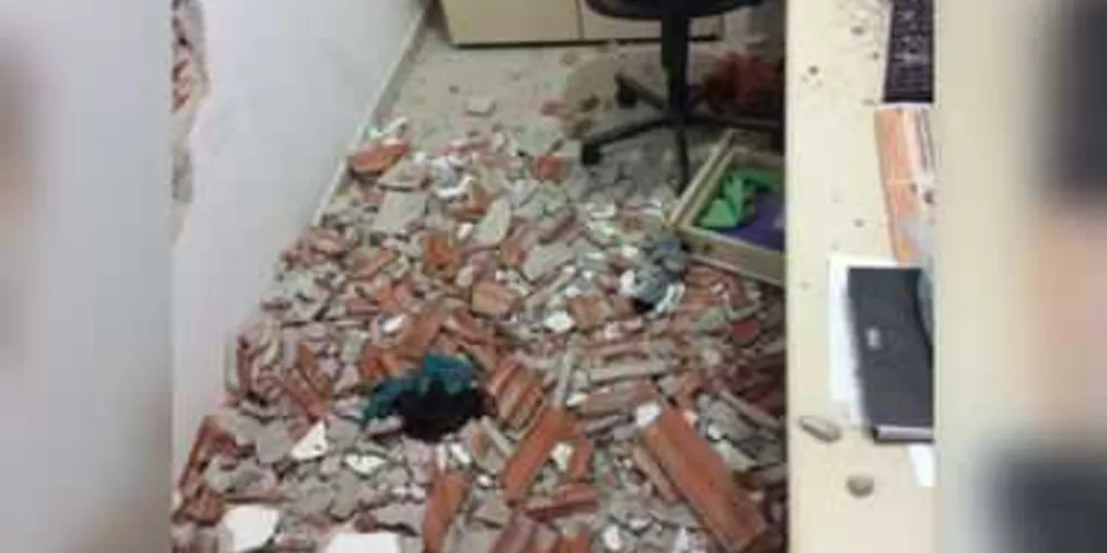 Imagem ilustrativa da imagem Presos fazem buraco em delegacia no PR com porta de ferro