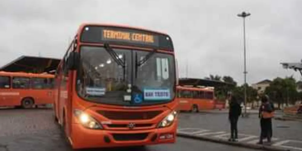 Rapaz cometeu roubo em ônibus e acabou preso