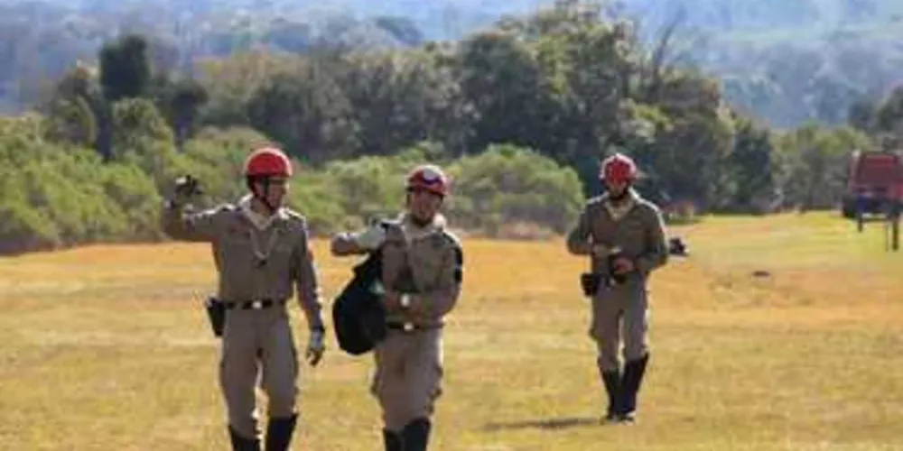 Imagem ilustrativa da imagem Bombeiros treinam incêndio controlado em Vila Velha