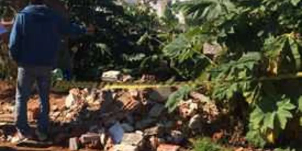 Bebê foi localizado em terreno baldio