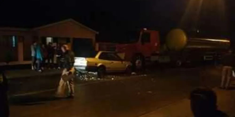 Imagem ilustrativa da imagem Motorista se fere ao bater em caminhão parado no Borato
