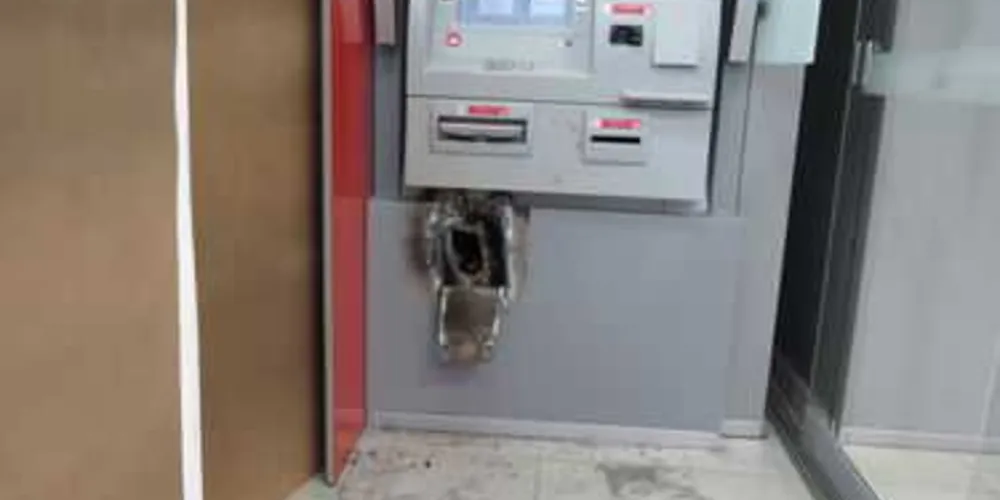 Caixa na agência do Santander foi arrombado