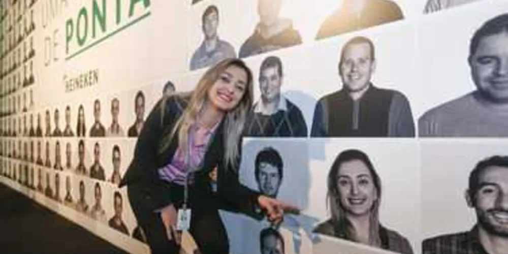 A Gerente de Recursos Humanos da Heineken, Flávia Dutra, foi muito cumprimentada nessa sexta-feira