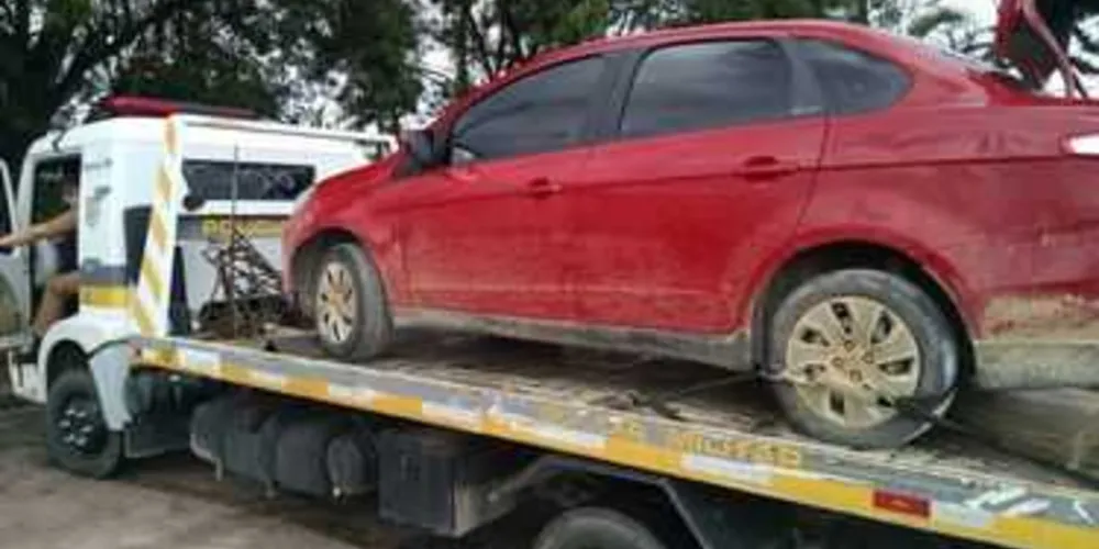 Imagem ilustrativa da imagem PM recupera carro usado pela ‘Gangue do Cercado’