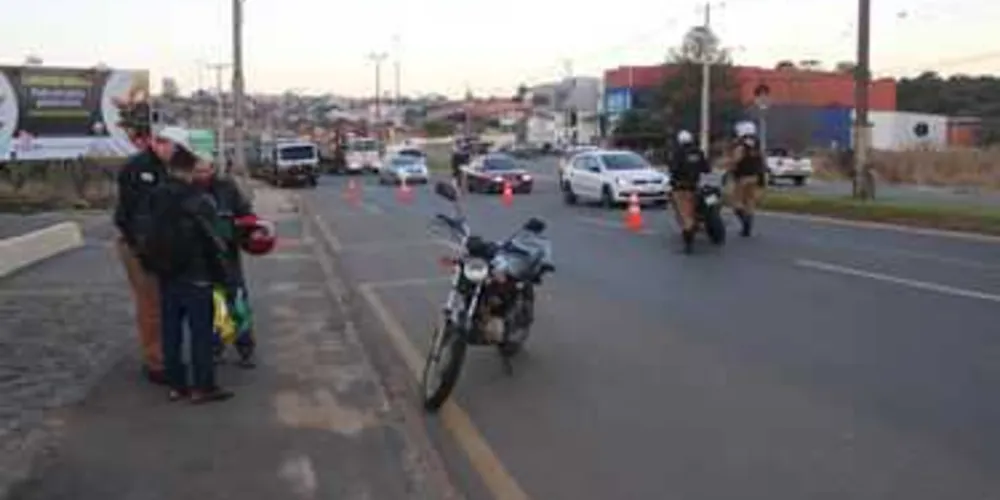 Blitz recolheu onze veículos na segunda-feira