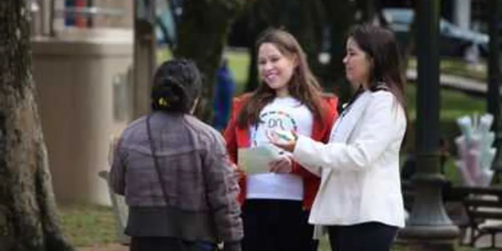 Secretaria de Saúde promove panfletagem em Ponta Grossa