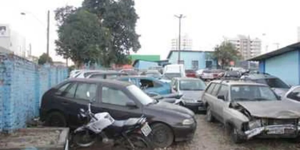 Pátio da AMTT tem 180 veículos apreendidos entre carros e motocicletas