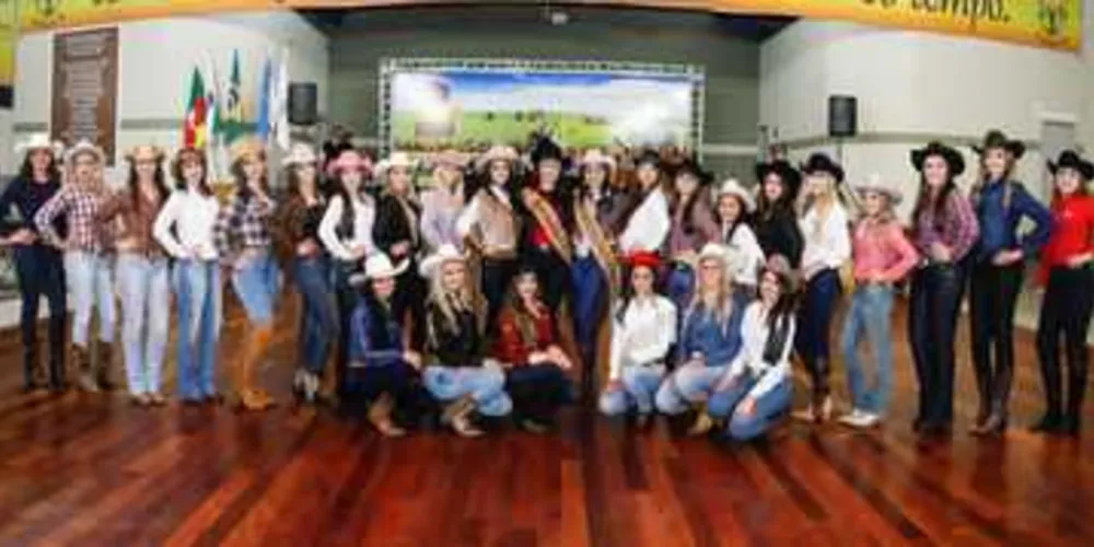 Candidatas a Miss foram apresentadas no evento