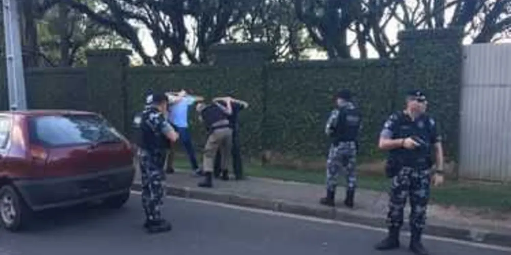 Imagem ilustrativa da imagem PM aborda 31 pessoas em Operação no Jardim Carvalho