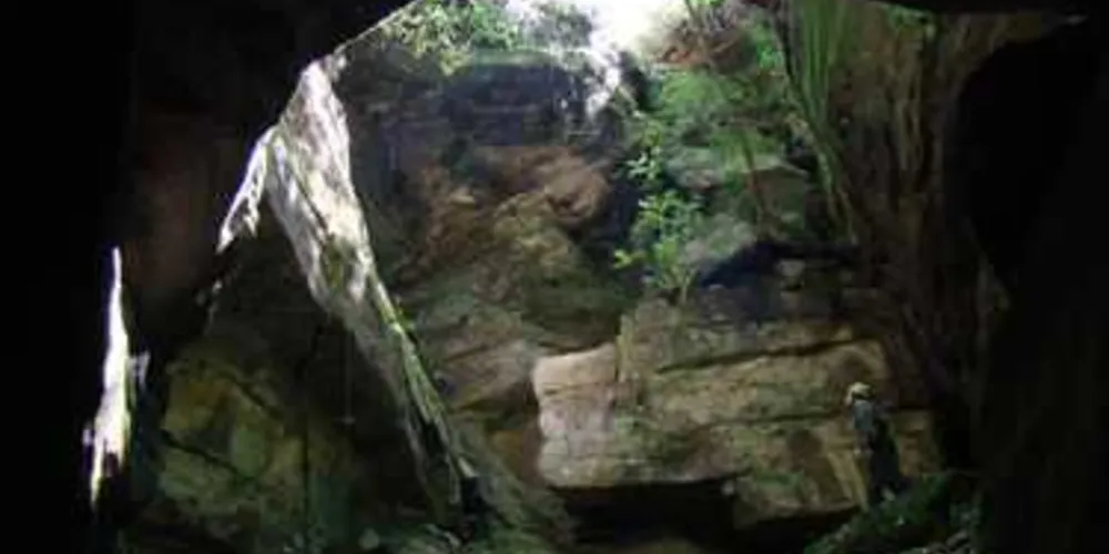 Imagem ilustrativa da imagem Grupo se aventura desbravando cavernas em PG