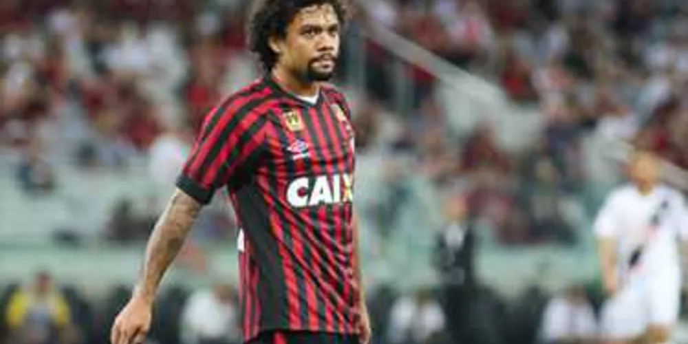 Otávio deve ser titular no meio de campo atleticano