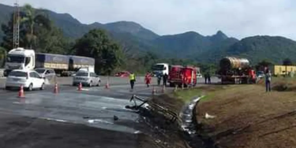 Imagem ilustrativa da imagem Caminhão que matou sete na BR-277 estava a 123 km/h