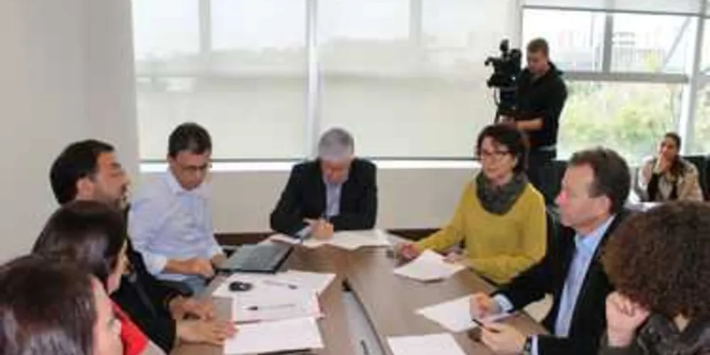 Imagem ilustrativa da imagem PR avalia chamar professores e fazer novos concursos