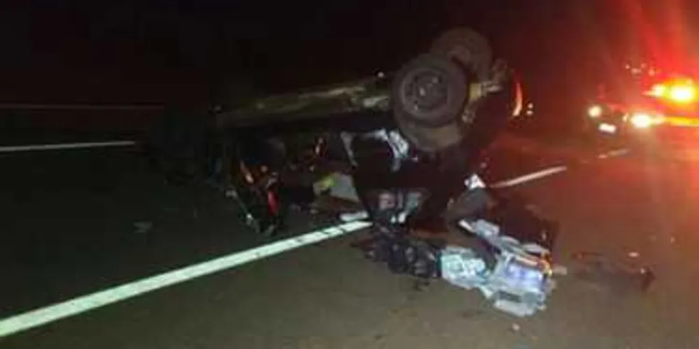 Imagem ilustrativa da imagem Passageiro morre ao ser ejetado de carro em capotamento no PR