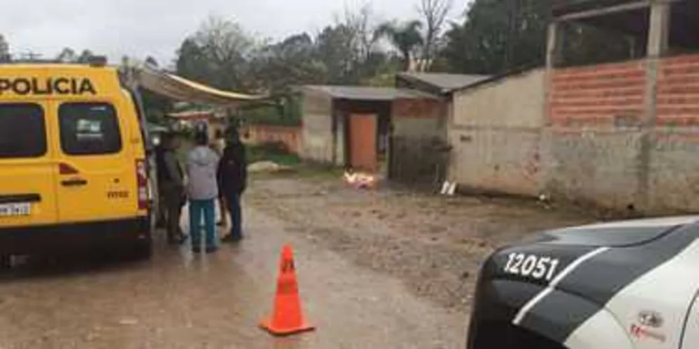 Imagem ilustrativa da imagem Homem mata ex a facadas e é detido após levar golpes de enxada no PR