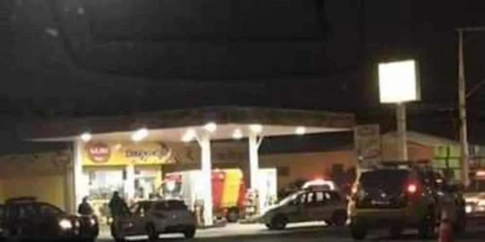 Policial foi baleado durante assalto a posto