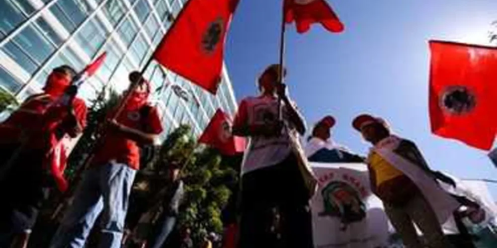 Brasília - Representantes de movimentos sociais ocupam o prédio do Ministério do Planejamento