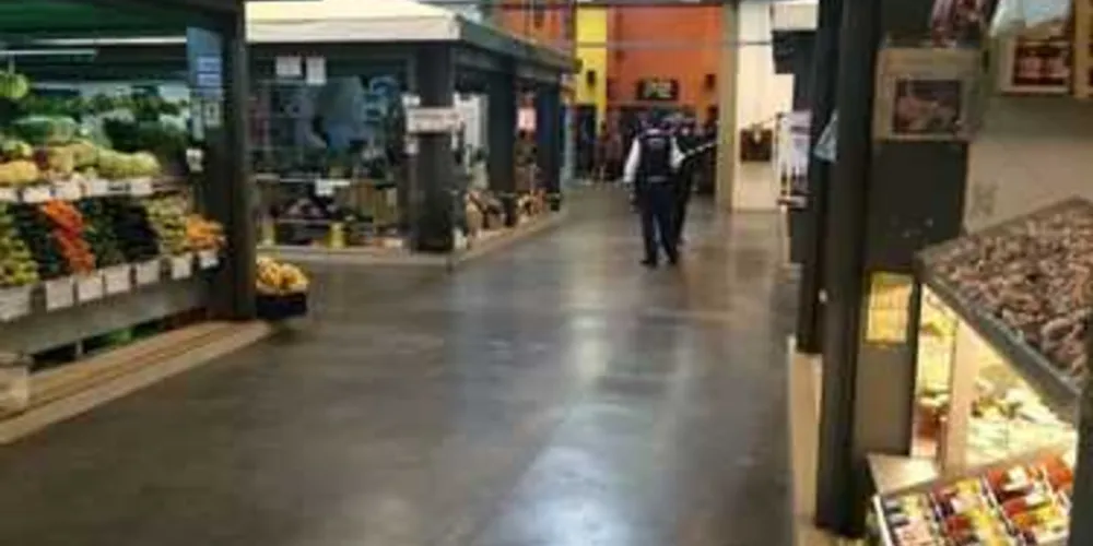 Imagem ilustrativa da imagem Tiroteio em centro comercial tem PM e outros dois baleados