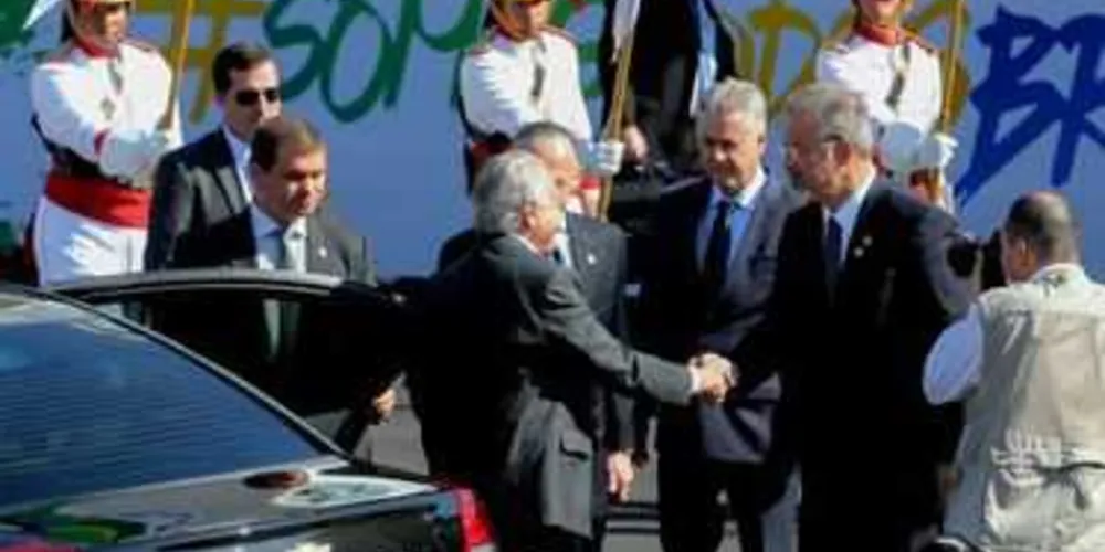 Imagem ilustrativa da imagem Temer é recebido com vaias e gritos de ‘fora’ em desfile na Esplanada