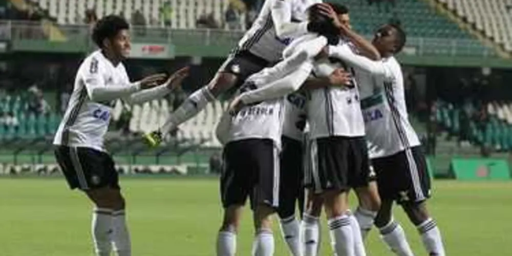 Coritiba venceu o Grêmio com direito a goleada