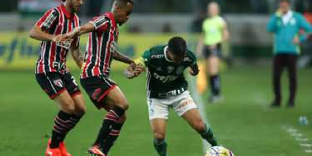 Vitória mantém o Palmeiras na ponta do Brasileirão
