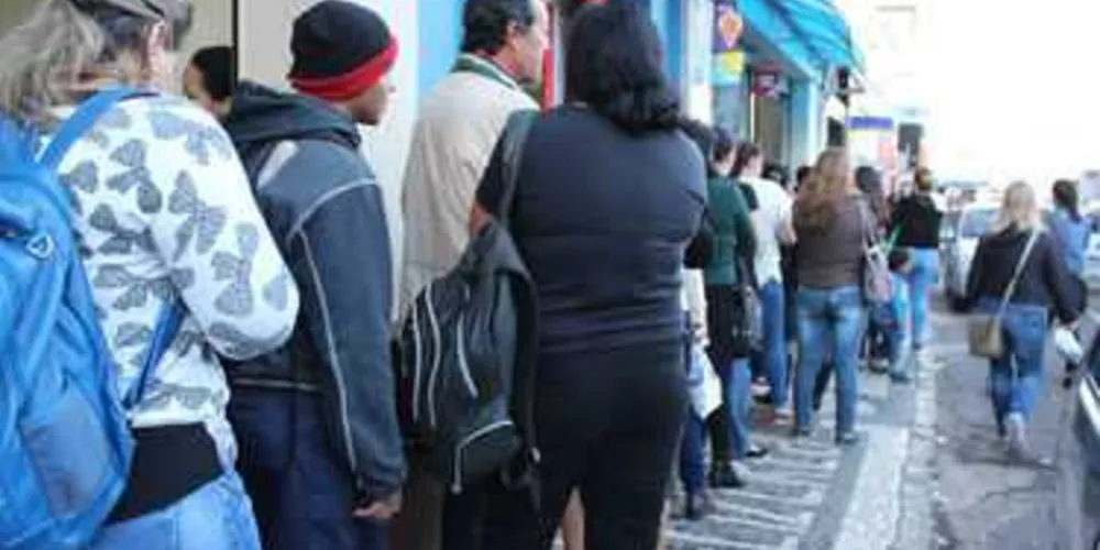 Imagem ilustrativa da imagem Fenaban propõe reajuste de 7%, mas bancários rejeitam