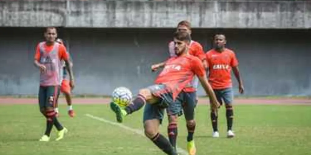 Flamengo encara o vitória no Barradão