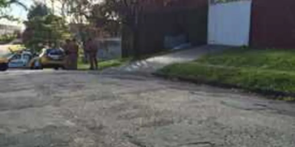 Corpo apareceu no meio da rua em Curitiba