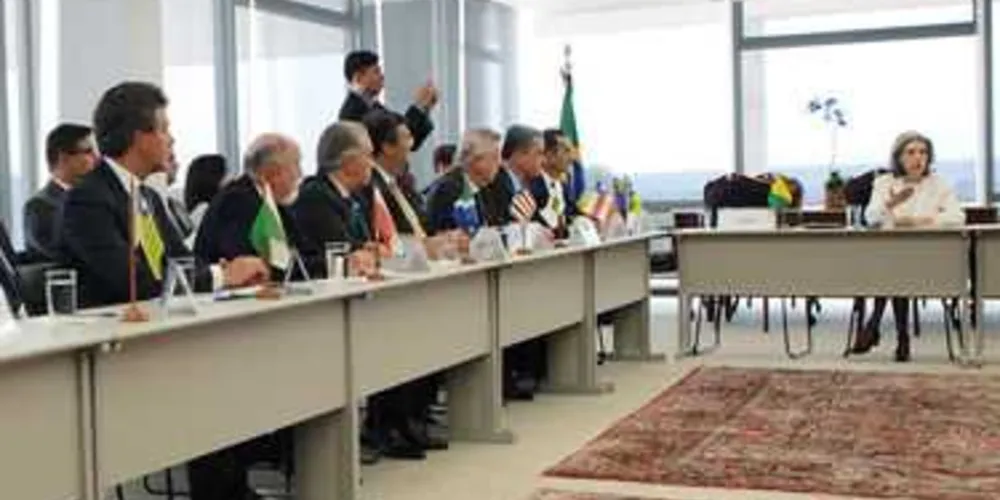 Imagem ilustrativa da imagem Richa participa do encontro com a presidente do STF