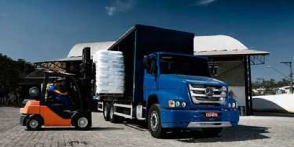 Imagem ilustrativa da imagem Mercedes-Benz lança edição comemorativa do caminhão Atron
