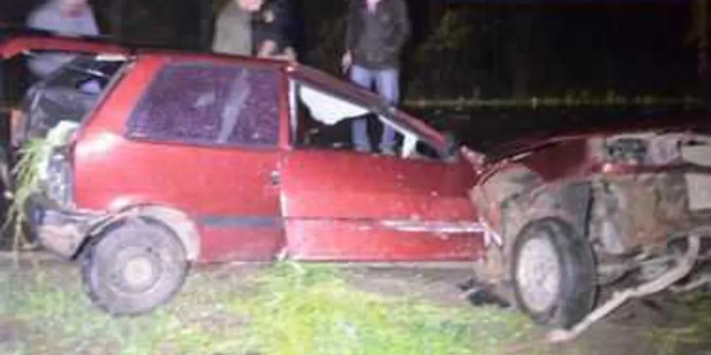 Fiat Uno partiu ao meio em colisão na BR-153