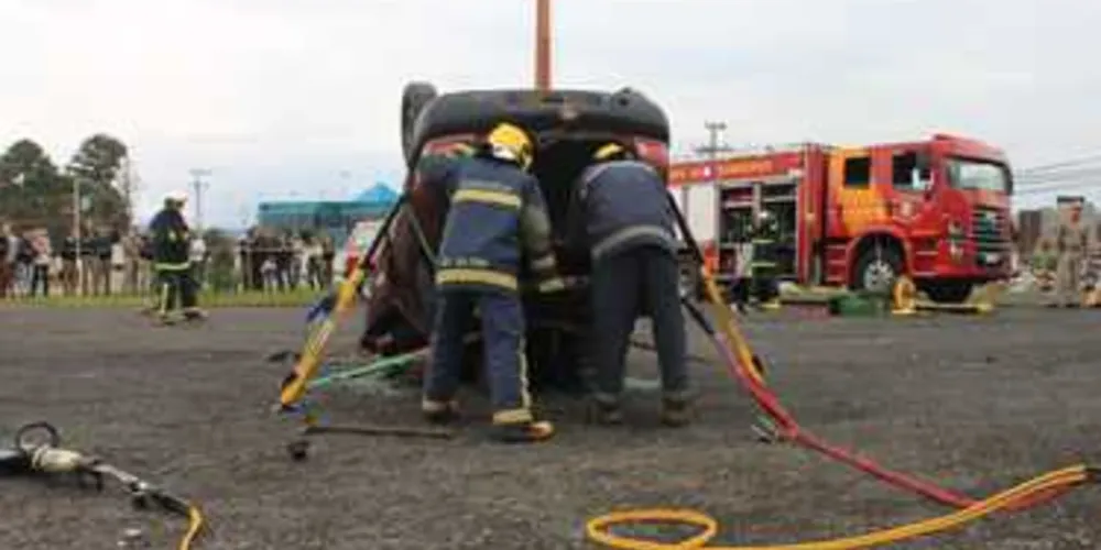 Imagem ilustrativa da imagem AMTT e Bombeiros simulam acidente de trânsito