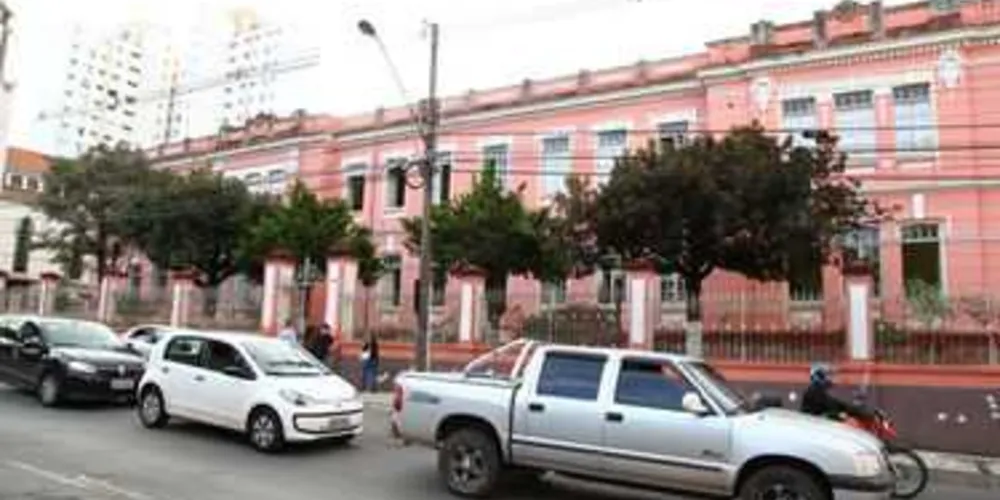 Escolas do ensino médio adotariam também período integral